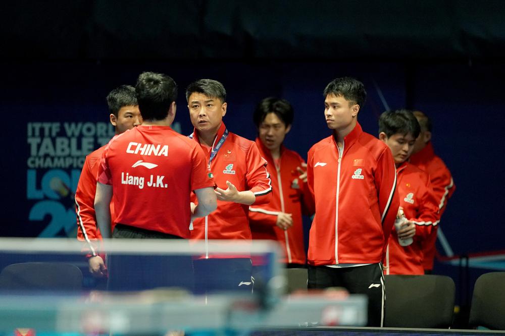 詹姆斯赛后暖心致敬ESPN女记者：原本该去冰敷但我必须回来你太棒了